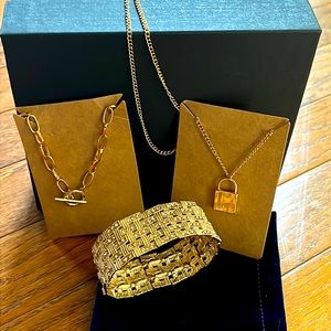 Gold jewelry set of 3!! NEW